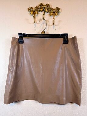 Shinestar Faux Leather Mini Skirt in Taupe Brown. Elastic Waist.  Size 4